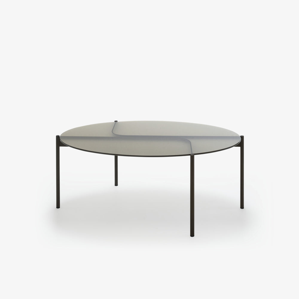 Stolik kawowy Courbell — Ligne Roset, blat owalny, nogi metalowe czarne, widok z przodu