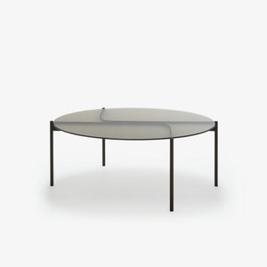 Stolik kawowy Courbell — Ligne Roset, blat owalny, nogi metalowe czarne, widok z przodu
