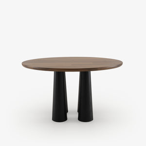 Stół Hashira — Ligne Roset, blat drewniany, nogi stożkowe czarne, widok z przodu