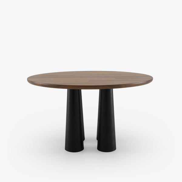 Stół Hashira — Ligne Roset, blat drewniany, nogi stożkowe czarne, widok z przodu