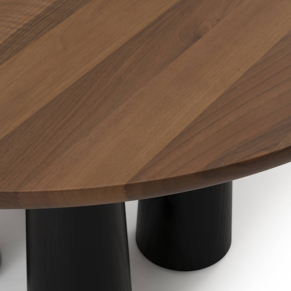 Stół Hashira — Ligne Roset, blat drewniany, nogi stożkowe czarne, widok z przodu