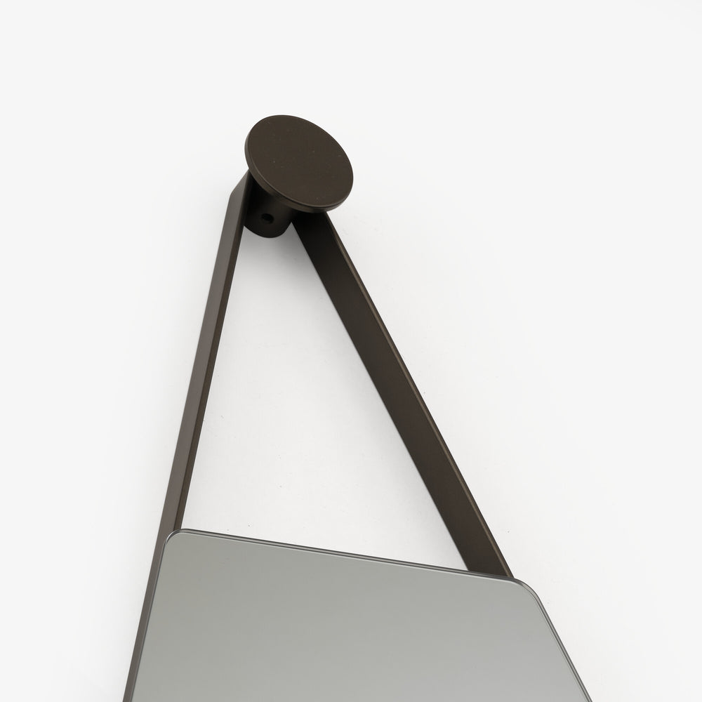 Lustro Mon Beau — Ligne Roset, heksagonalny kształt, rama dark bronze, widok frontalny