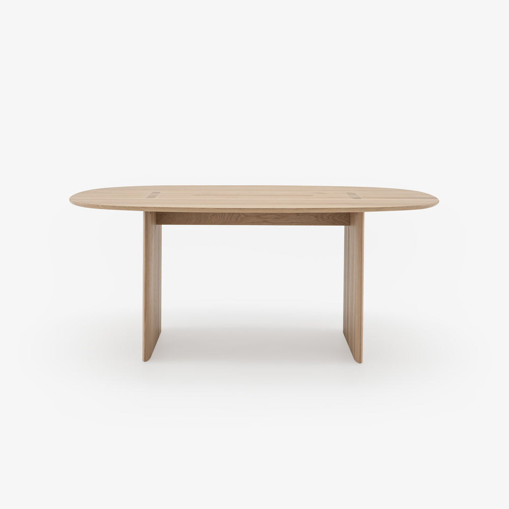 Stół Sillage — Ligne Roset, blat owalny drewno dąb, nogi drewniane, widok z przodu
