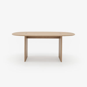 Stół Sillage — Ligne Roset, blat owalny drewno dąb, nogi drewniane, widok z przodu