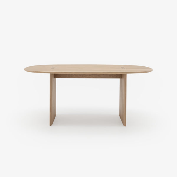 Stół Sillage — Ligne Roset, blat owalny drewno dąb, nogi drewniane, widok z przodu