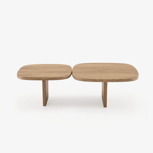 Stolik kawowy Nénufar — Ligne Roset, blaty drewno naturalne, nogi drewniane, widok z przodu