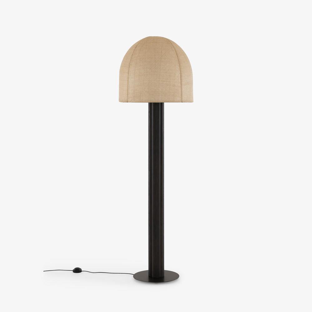 Lampa podłogowa Pompon — Ligne Roset, abażur lniany, słupek metalowy czarny, widok z przodu