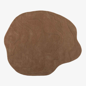Dywan Gavrinis 4 — Ligne Roset, kształt organiczny, tapicerka wełniana w kolorze sahara