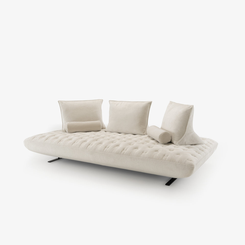 Sofa Prado 2 Large — Ligne Roset, tapicerka jasna tkanina, widok z przodu
