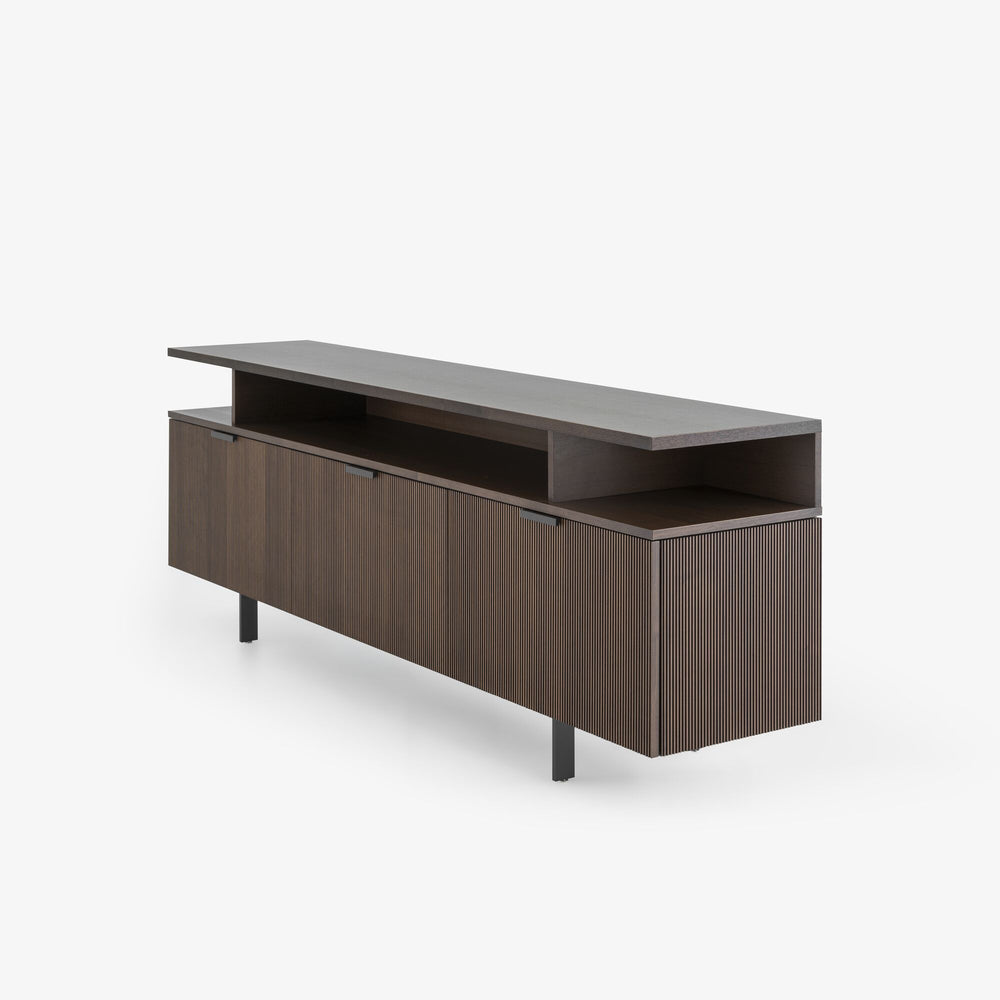 Komoda Selvans — Ligne Roset, drewno w kolorze brązowym, widok z przodu