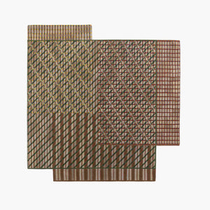 Dywan Convergence — Ligne Roset, geometryczne wzory w tonacji beżu, brązu i zieleni, widok z góry