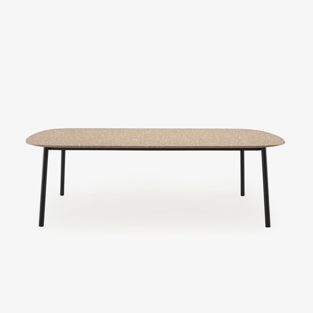 Stół Doppo — Ligne Roset, blat w kolorze piaskowca, nogi metalowe czarne, widok z przodu
