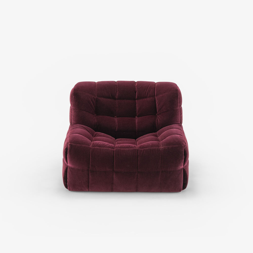 Fotel Kashima — Ligne Roset, tapicerka welur w kolorze bordowym, widok z przodu