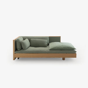 Sofa Kobold Soft — Ligne Roset, szezlong z podłokietnikiem, tapicerka w tkaninie zielona, widok z przodu