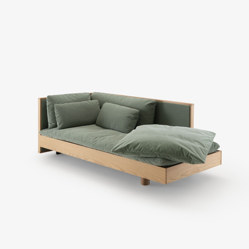 Sofa Kobold Soft — Ligne Roset, szezlong z podłokietnikiem, tapicerka w tkaninie zielona, widok z przodu