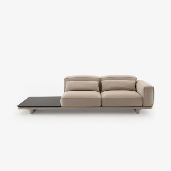 Sofa Noka — Ligne Roset, tapicerka beżowa tkanina, widok z boku z półką