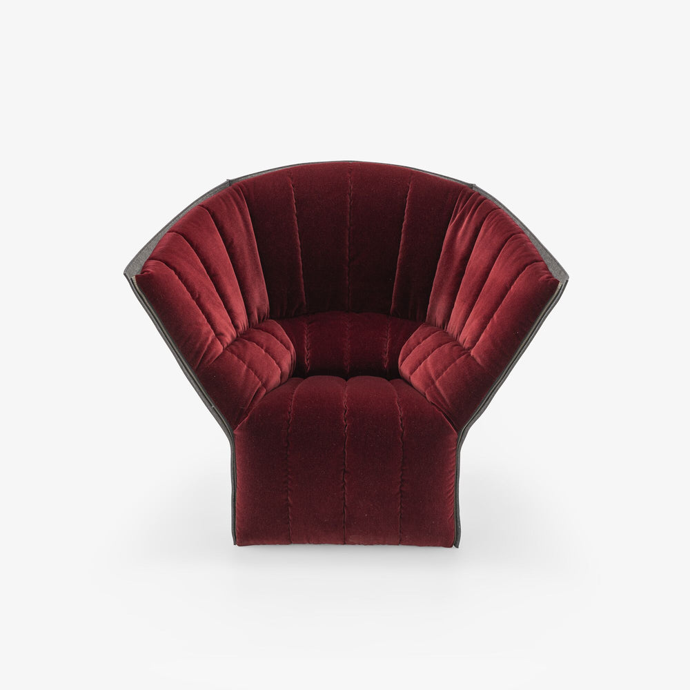 Fotel Moël High Back — Ligne Roset, tapicerka welur w kolorze bordowym, widok z przodu