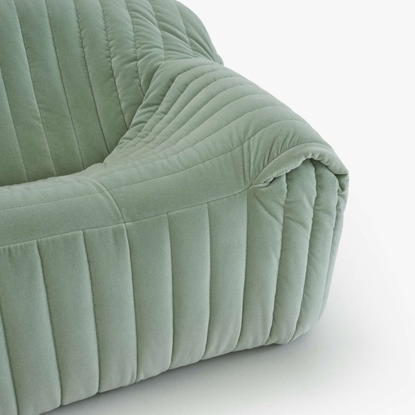Ligne Roset Sandra – sofa 2‑osobowa z poduszką lędźwiową