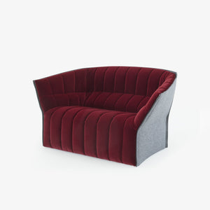 Moël small settee — widok boczny, połączenie tapicerki welurowej i tkaniny szarej