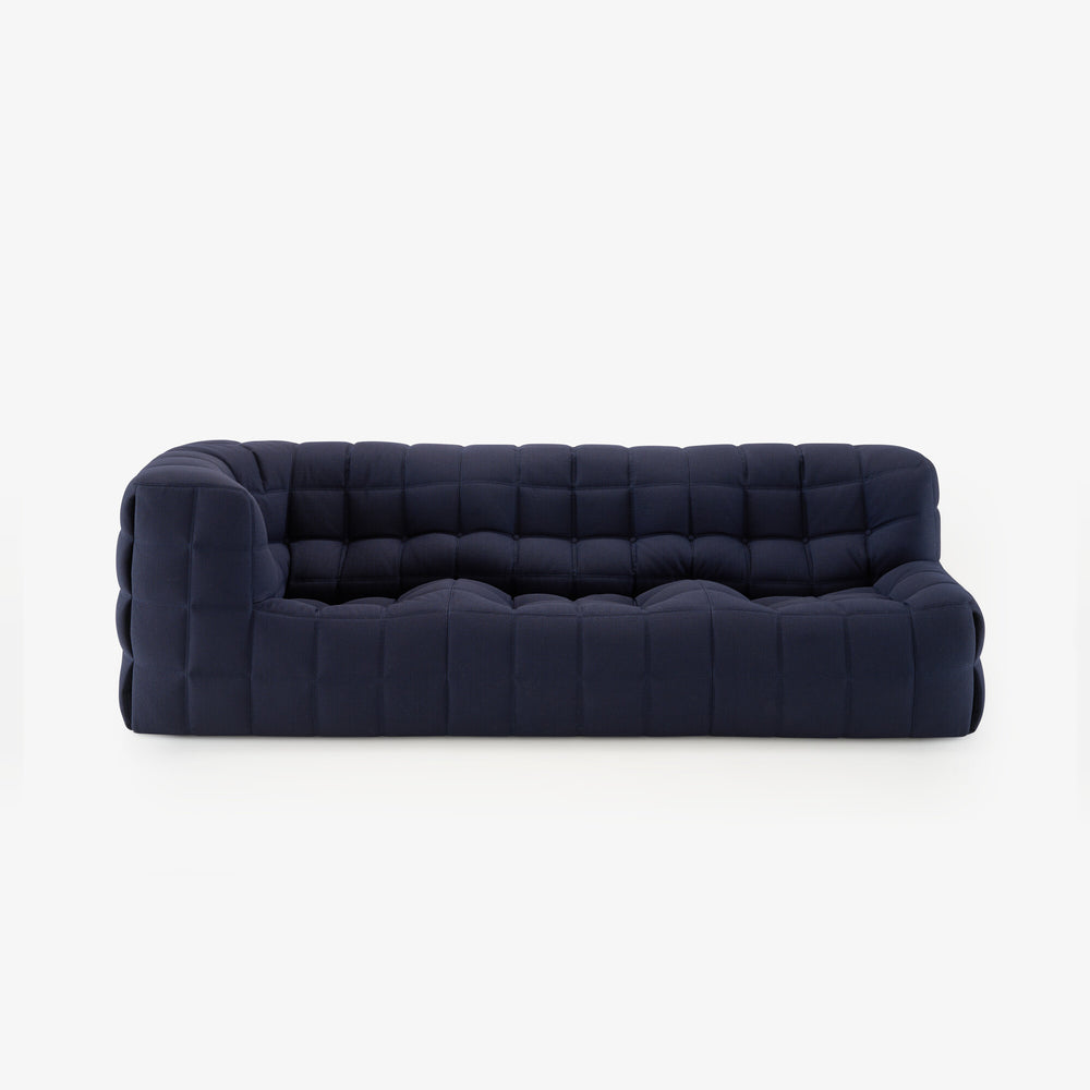 Sofa Kashima — Ligne Roset, tapicerka pikowana w kolorze granatowym, widok z przodu