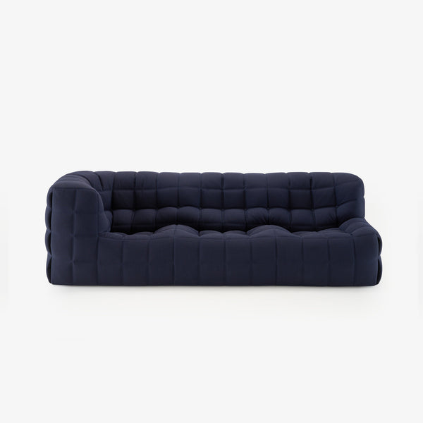 Sofa Kashima — Ligne Roset, tapicerka pikowana w kolorze granatowym, widok z przodu