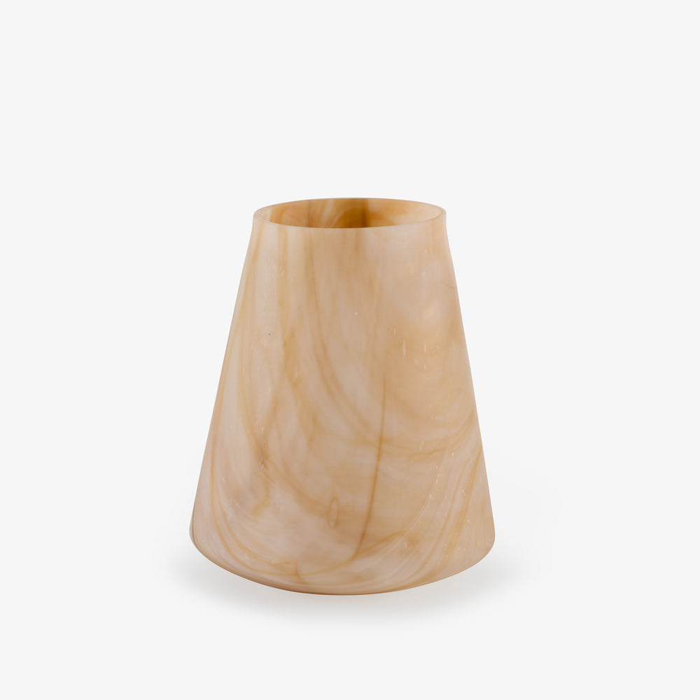 Wazon Alba — Ligne Roset, onyx z marmurowym wzorem, widok z przodu