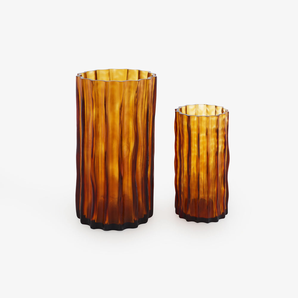 Wazon Ribbed — Ligne Roset, szkło bursztynowe, żebrowany, widok z przodu