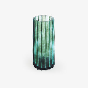 Wazon Ribbed — Ligne Roset, szkło zielone, żebrowania pionowe, widok z przodu
