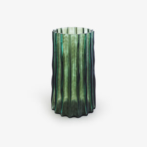Wazon Ribbed — Ligne Roset, szkło zielone, pionowe żeberka, widok z przodu
