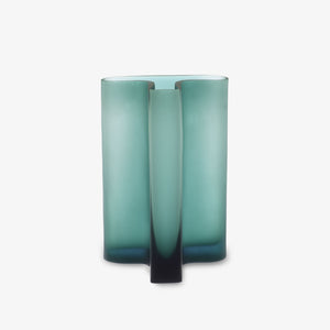 Wazon T grey blue large — Ligne Roset, szkło w gradiencie od turkusu do czerni, widok z przodu