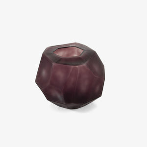 Wazon Asymetric — Ligne Roset, geometryczna forma, tapicerka w kolorze burgundu, widok z przodu