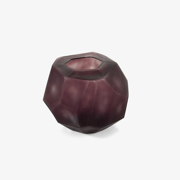 Wazon Asymetric — Ligne Roset, geometryczna forma, tapicerka w kolorze burgundu, widok z przodu