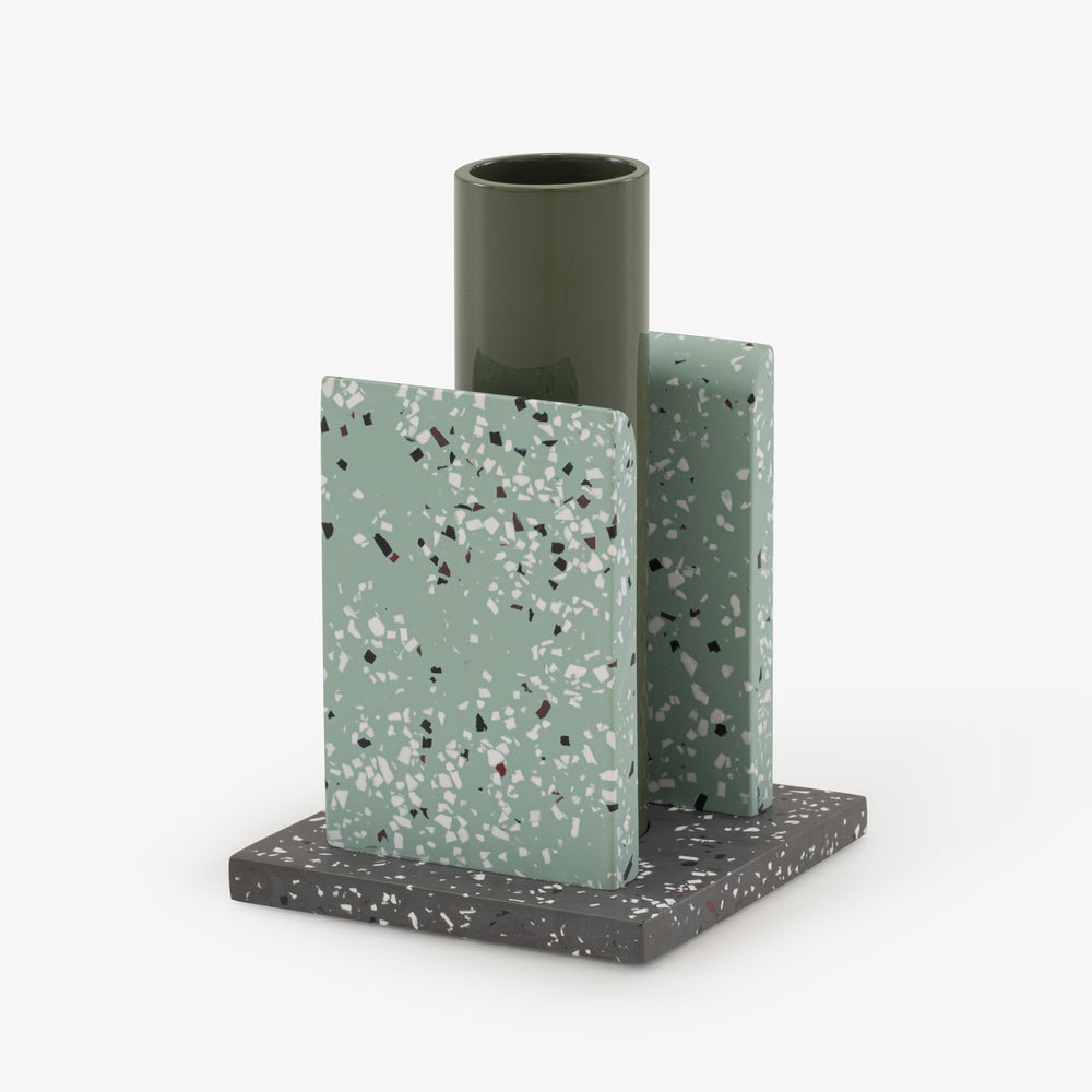 Wazon Citadelle — Ligne Roset, terrazzo w kolorze szałwiowym, widok z przodu