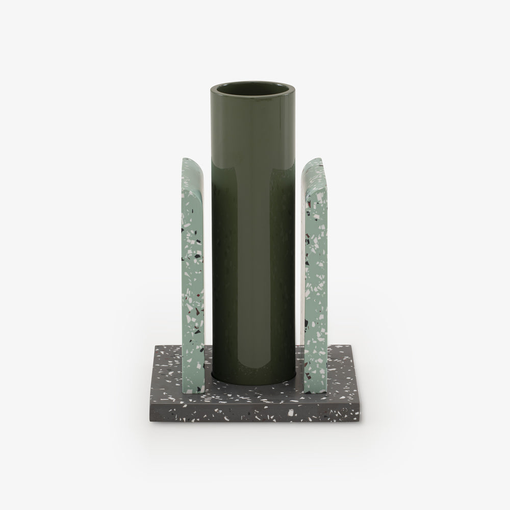 Wazon Citadelle — Ligne Roset, terrazzo w kolorze szałwiowym, widok z przodu