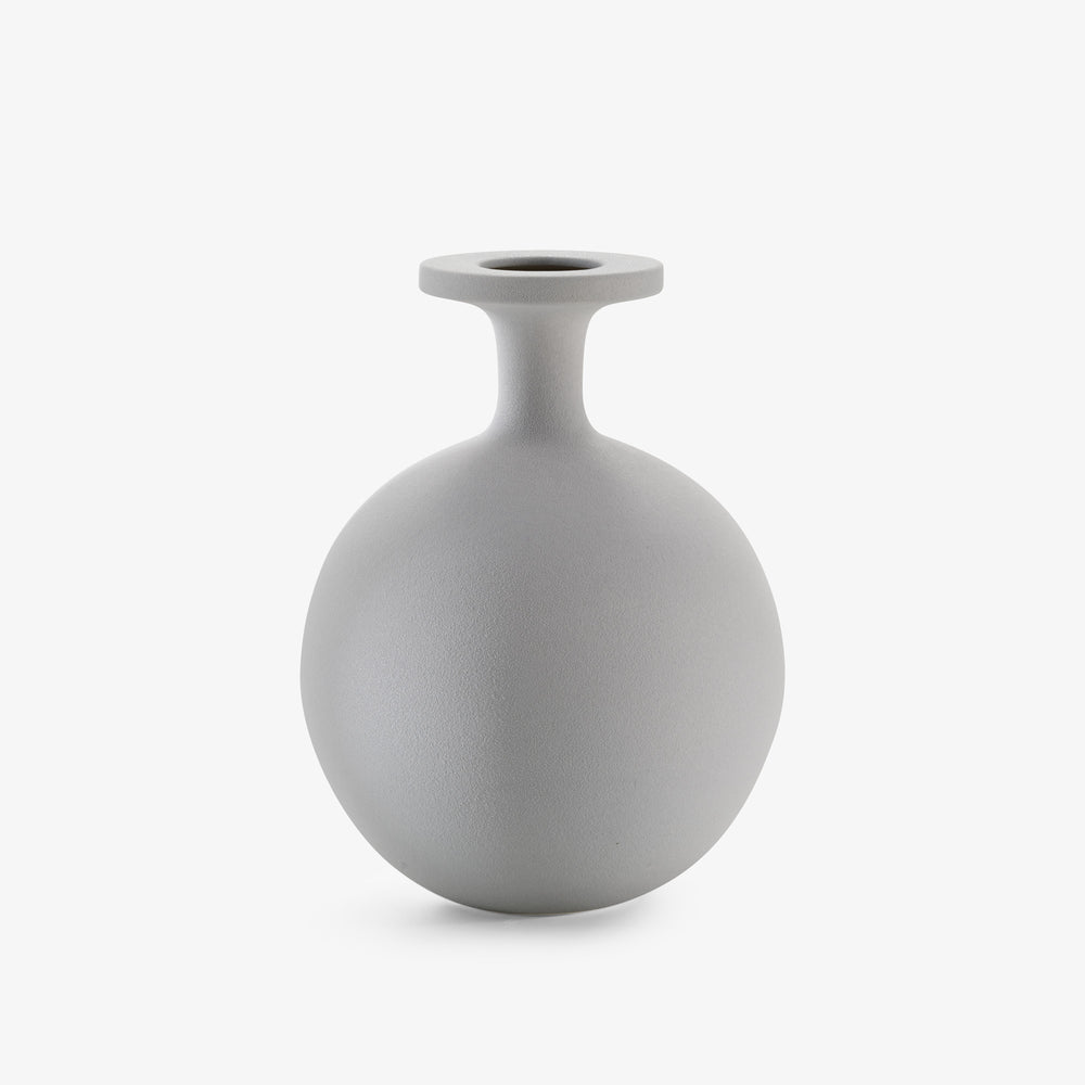 Wazon Lundi 22/02 — Ligne Roset, ceramika w kolorze szaroniebieskim, widok z przodu