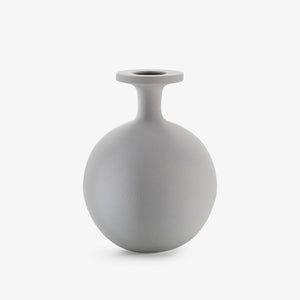 Wazon Lundi 22/02 — Ligne Roset, ceramika w kolorze szaroniebieskim, widok z przodu