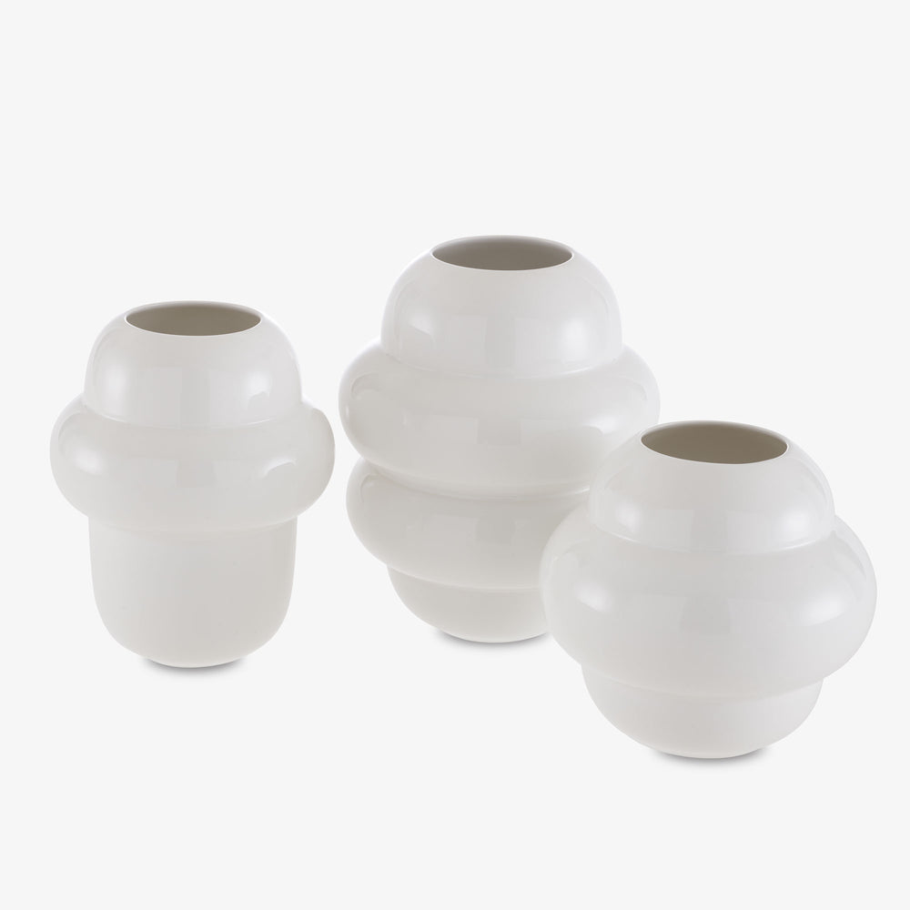 Wazon Propolis small — Ligne Roset, ceramika biała, kształt organiczny, widok z przodu
