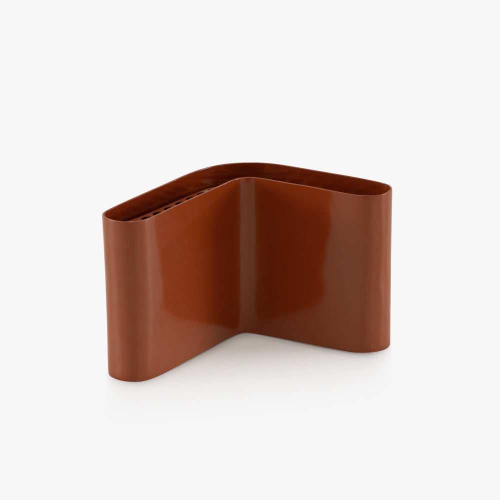 Wazon Architectural Vase medium — Ligne Roset, forma asymetryczna, kolor terakota, widok z przodu