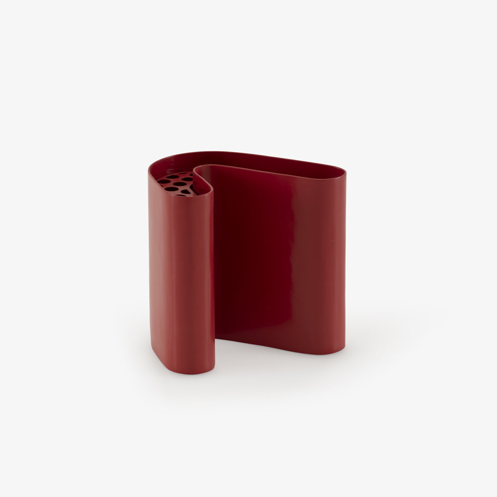 Wazon Architectural Large — Ligne Roset, forma cylindryczna w kolorze bordowym, widok z przodu