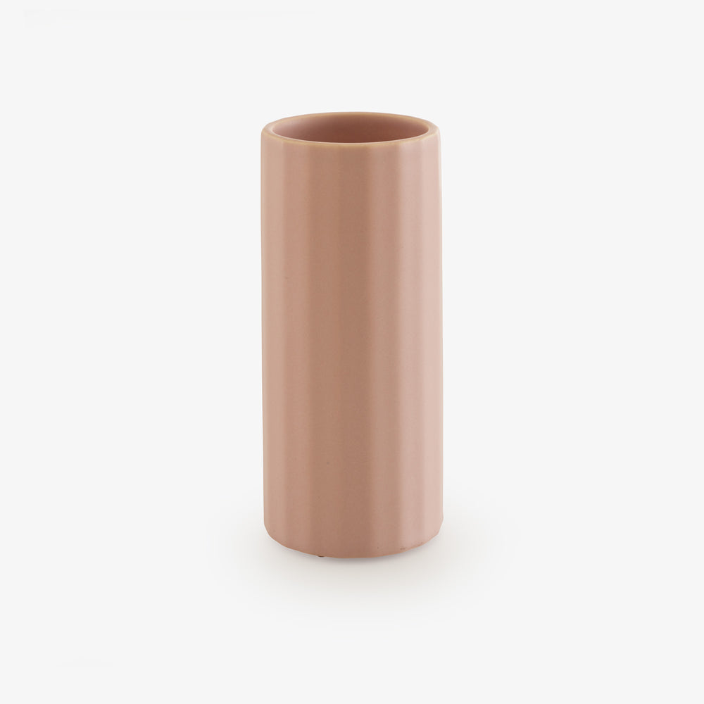 Wazon Dalia small — Ligne Roset, ceramika w kolorze pudrowy róż, widok z przodu