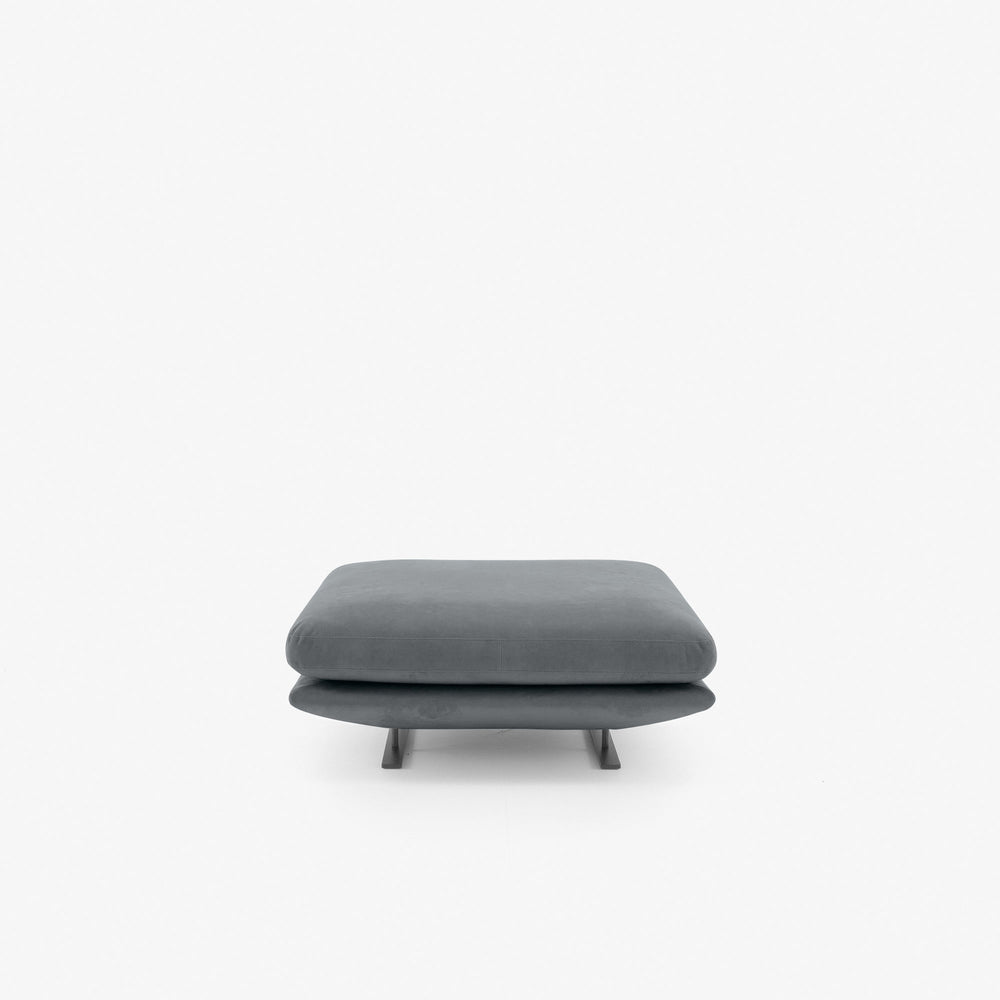 Podnóżek Prado — Ligne Roset, tapicerka szara tkanina, widok z przodu