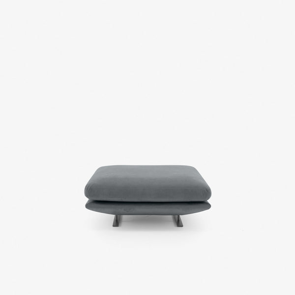 Podnóżek Prado — Ligne Roset, tapicerka szara tkanina, widok z przodu