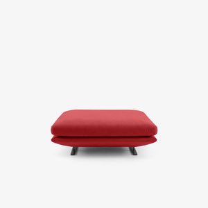 Podnóżek Prado — Ligne Roset, tapicerka w tkaninie czerwonej, widok z przodu