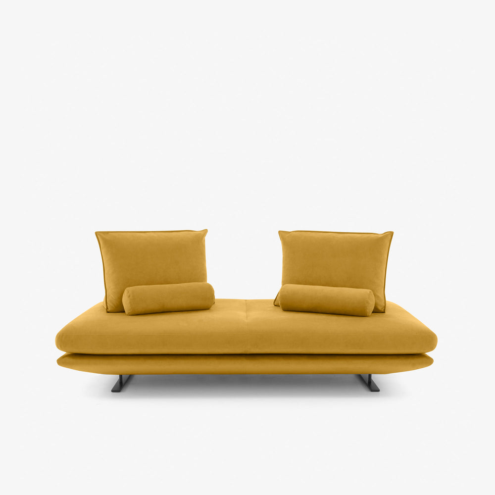 Sofa Prado Medium — Ligne Roset, tapicerka żółta tkanina, widok z przodu