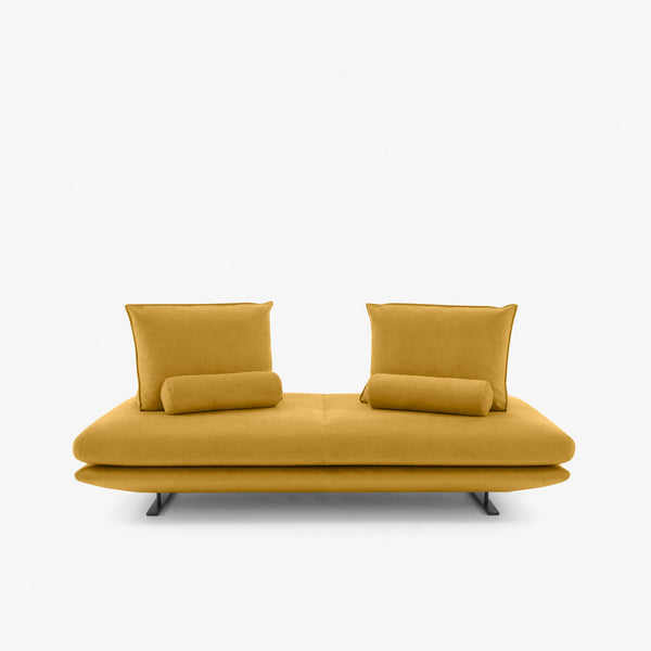 Sofa Prado Medium — Ligne Roset, tapicerka żółta tkanina, widok z przodu
