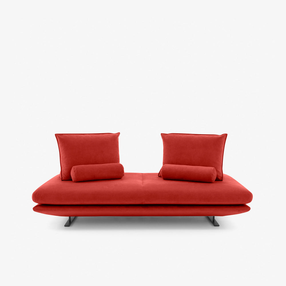 Sofa Prado Medium — Ligne Roset, tapicerka w tkaninie czerwonej, widok z przodu