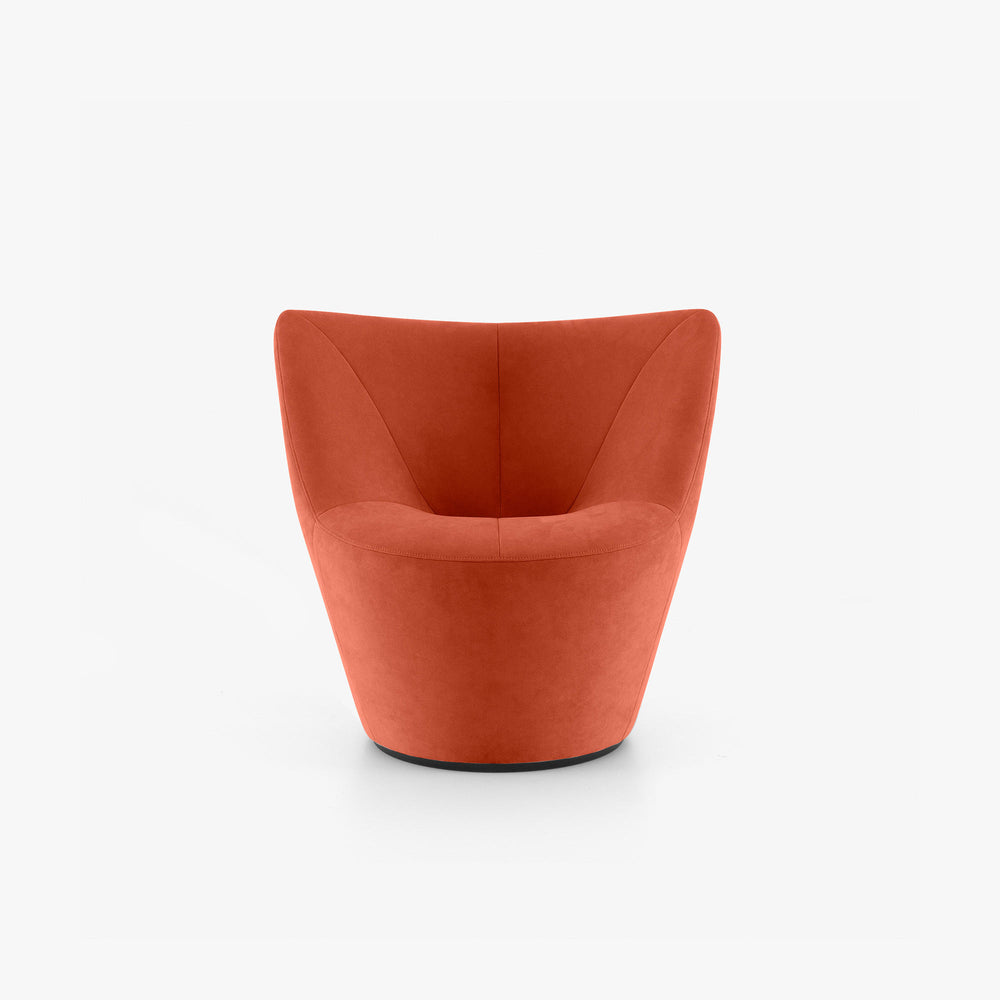 Fotel Anda — Ligne Roset, tapicerka w tkaninie terakota, widok z przodu