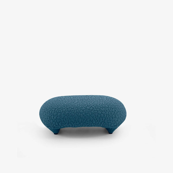 Podnóżek Ploum — Ligne Roset, tapicerka w tkaninie Steelcut, widok z przodu