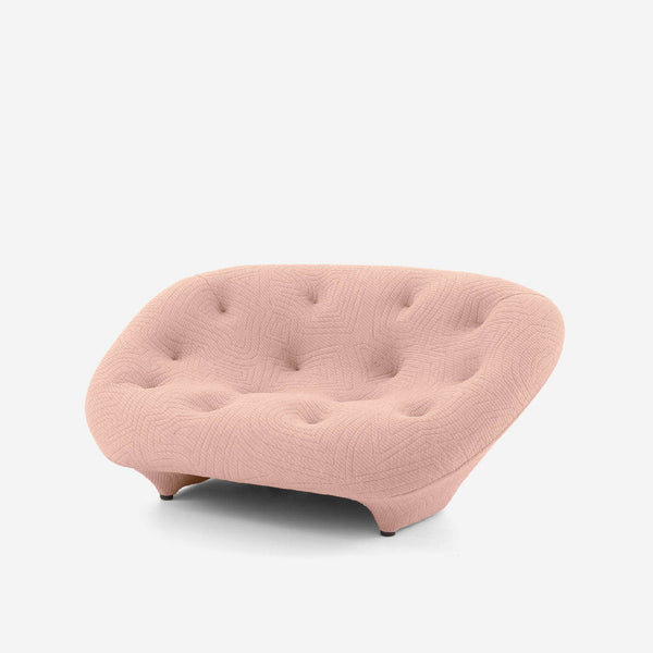 Ploum Small High Back — widok z boku, zaokrąglona forma z przeszyciami
