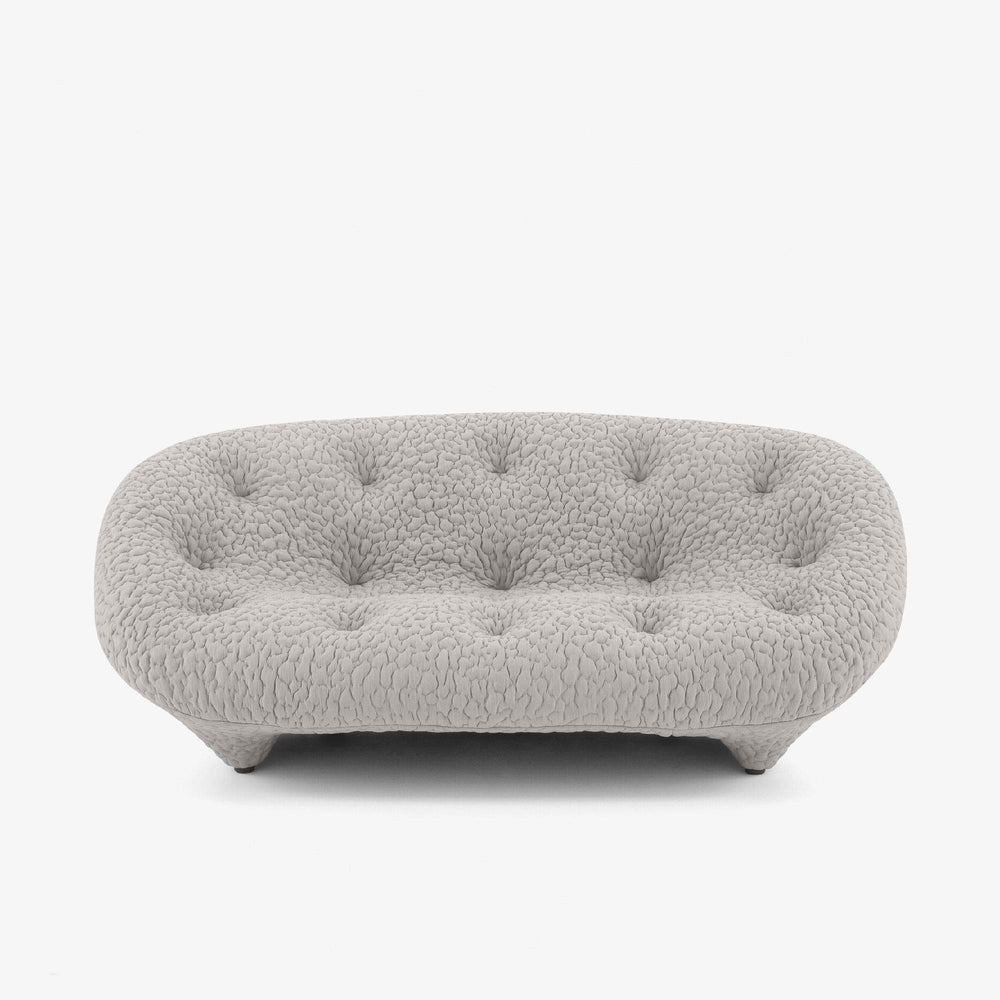 Sofa Ploum Medium — Ligne Roset, tapicerka w tkaninie jasnej, widok z przodu